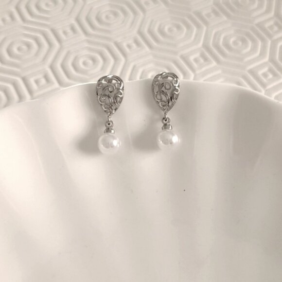 Vintage Style Silver Tone Filigree Pearl Drop Earring Dainty - Picture 2 of 5